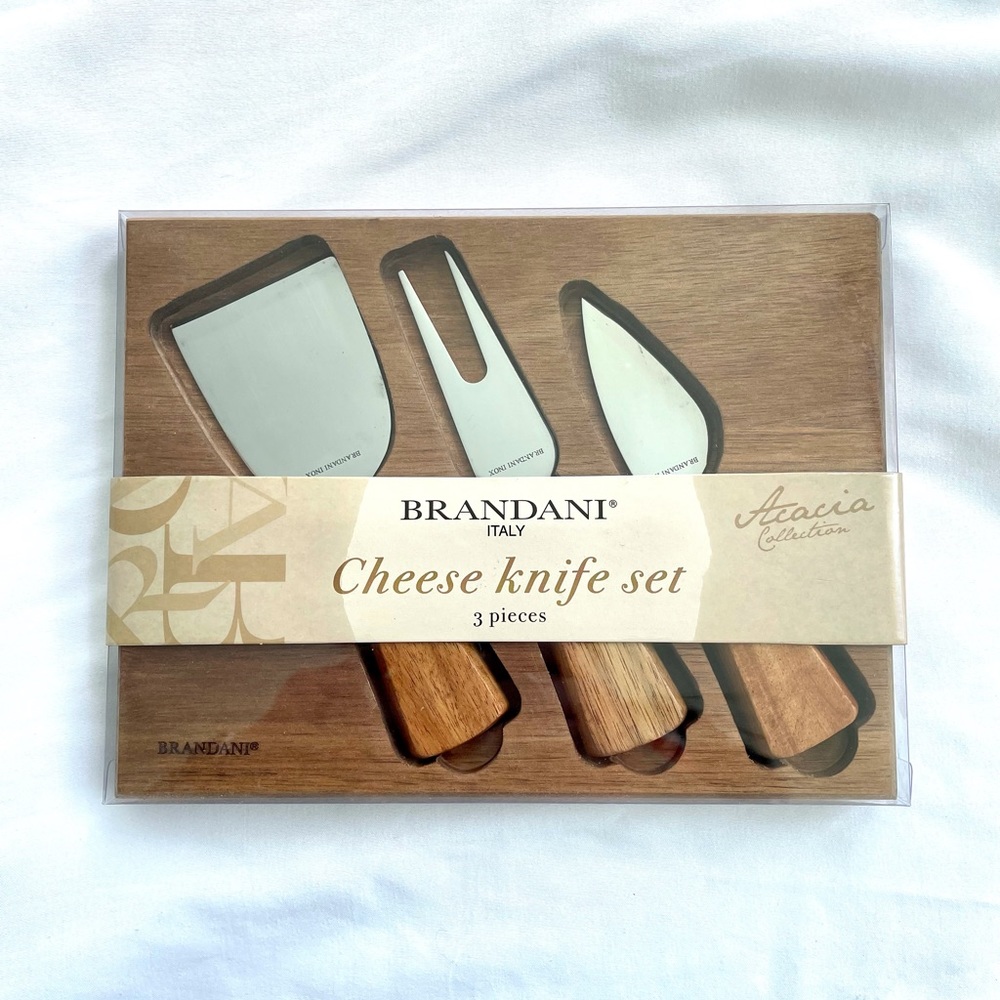 NEW Brandani Italy Cheese Knife Set w/Cutting Board Acacia Collection.